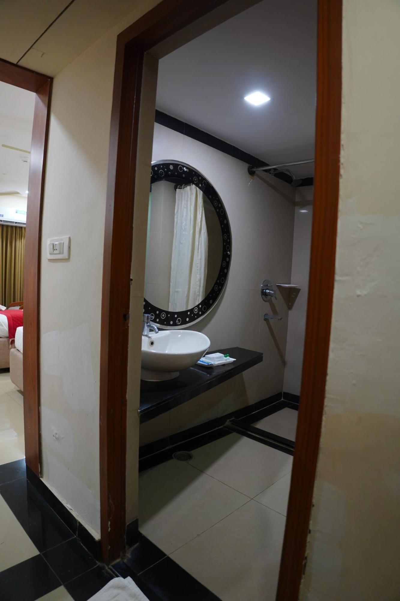 Hotel Grand Nagarjuna By Konark Hotels Guntūr Εξωτερικό φωτογραφία